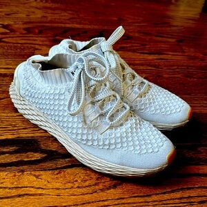 GUC NOBULL white knit runners. Women’s 9x men’s 7.5